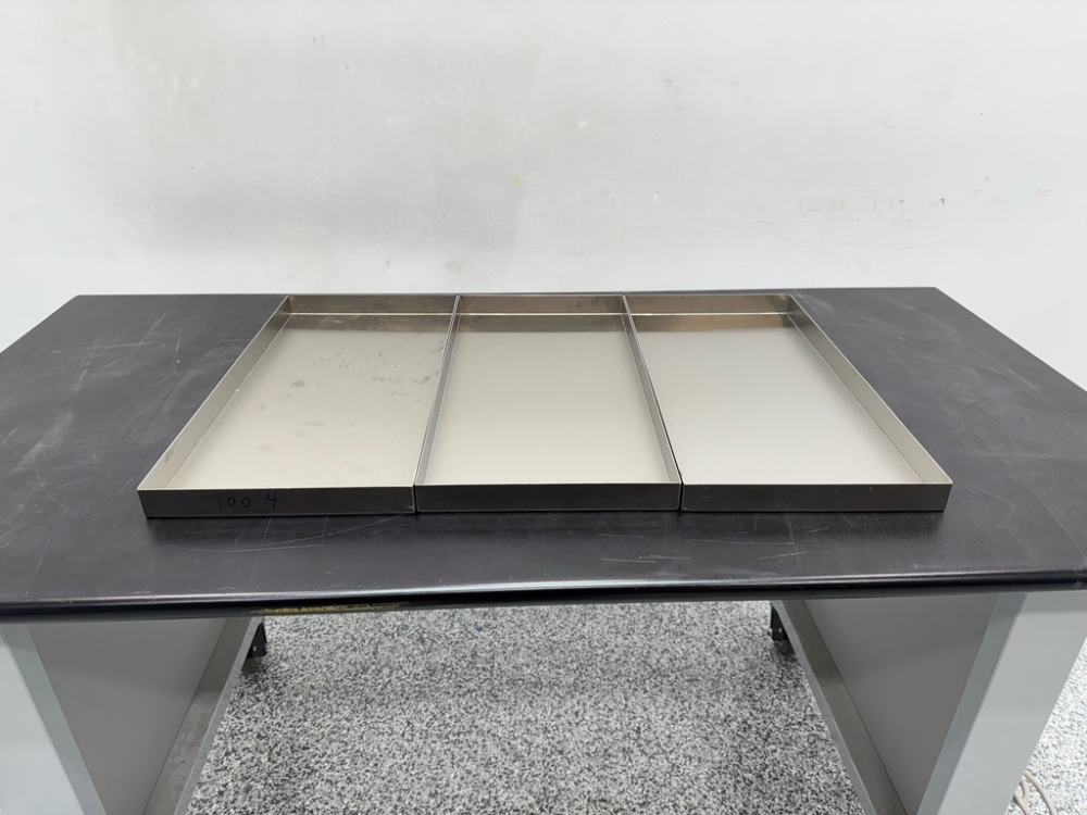 Image of Lot Laboratory Trays Quantity 26